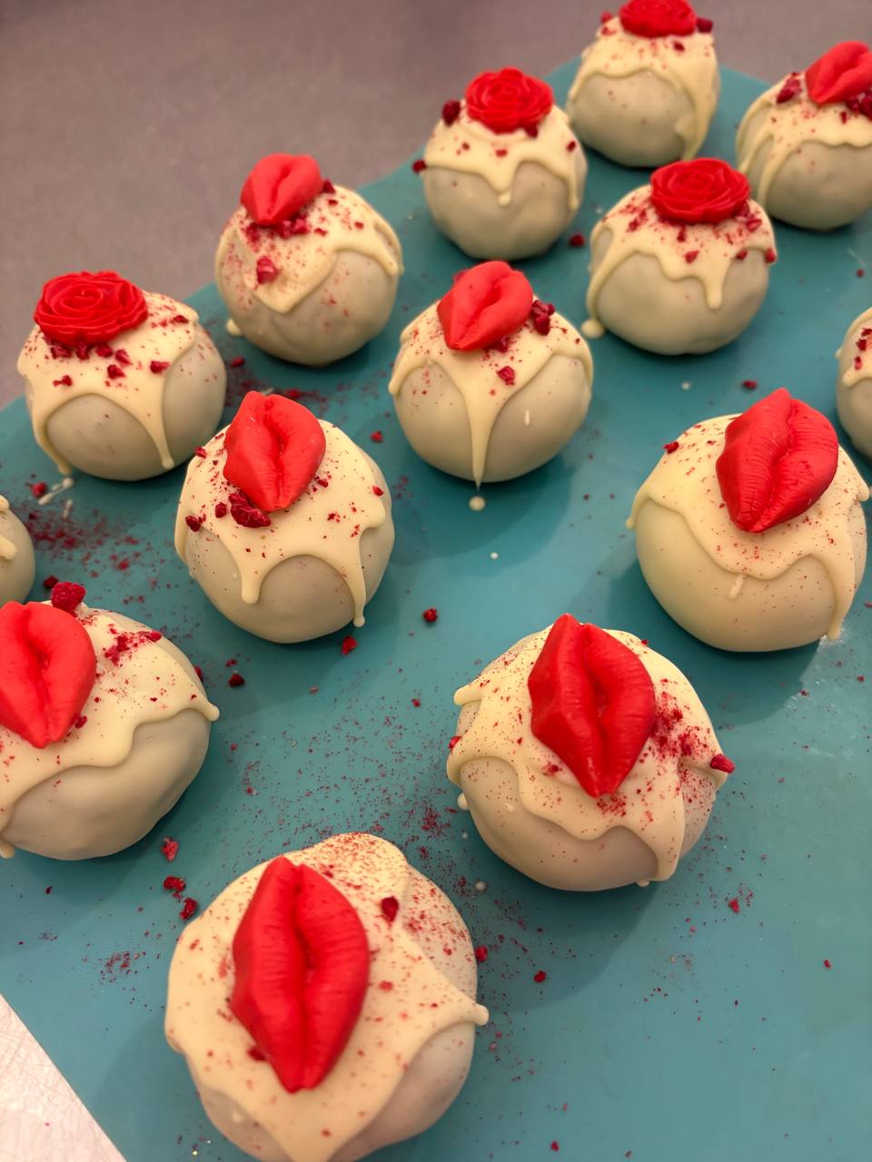 White chocolate mochi with red lips and roses