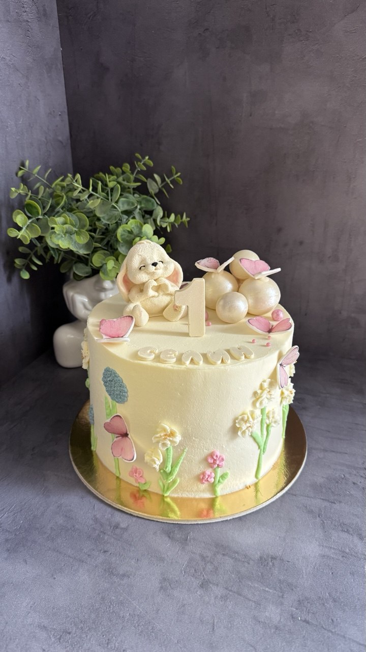 First birthday flower cake